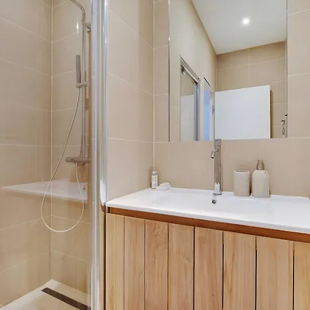 Spacious - 2br-4p - Place De Clichy Apartment